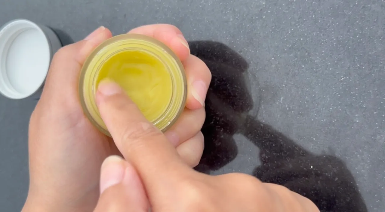 Lip Butter Treatment for Dry Lips — step 1