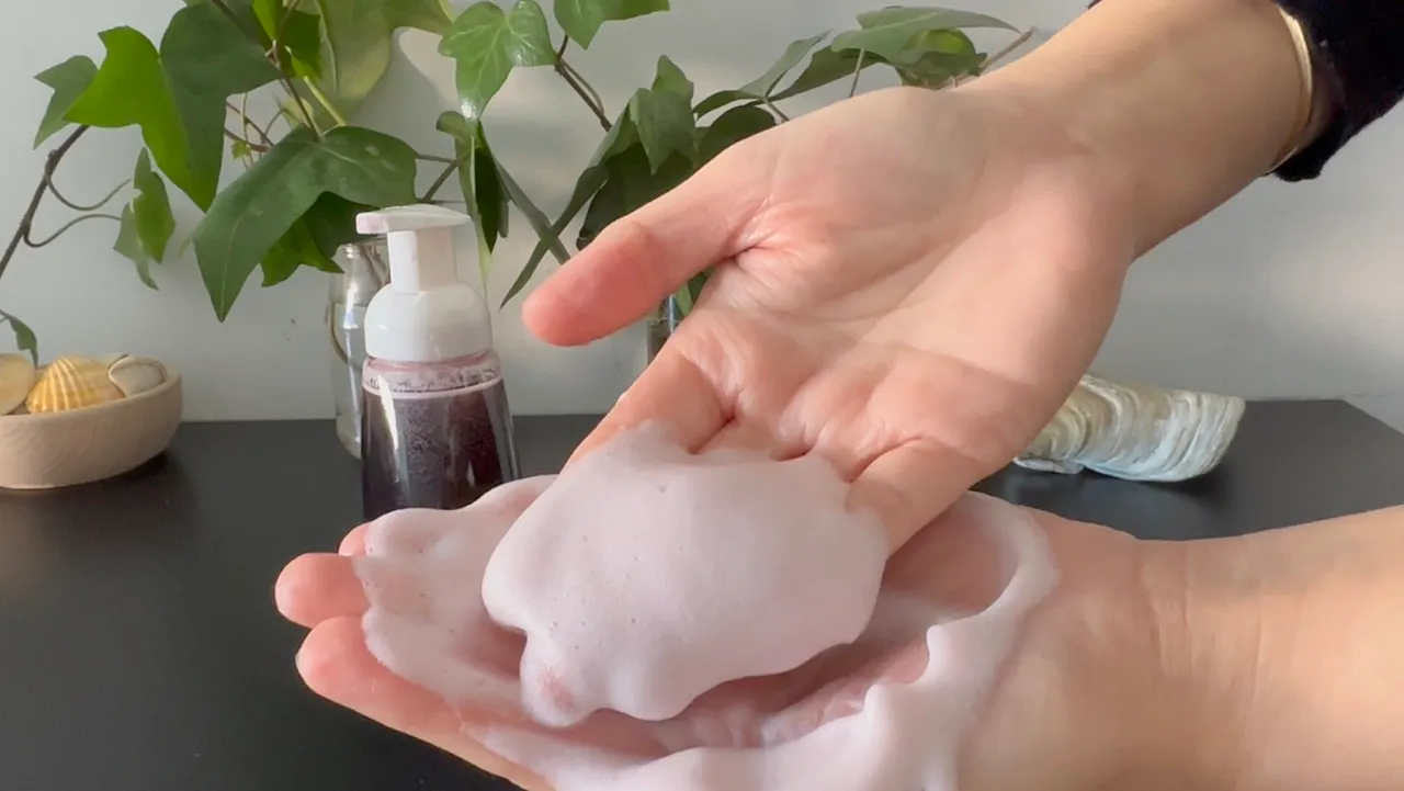 Foaming Body And Face Cleanser — step 3
