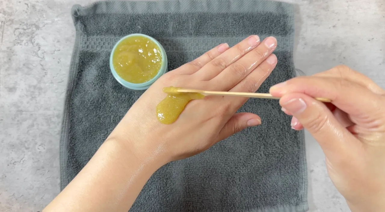 Brightening Body Scrub — step 3
