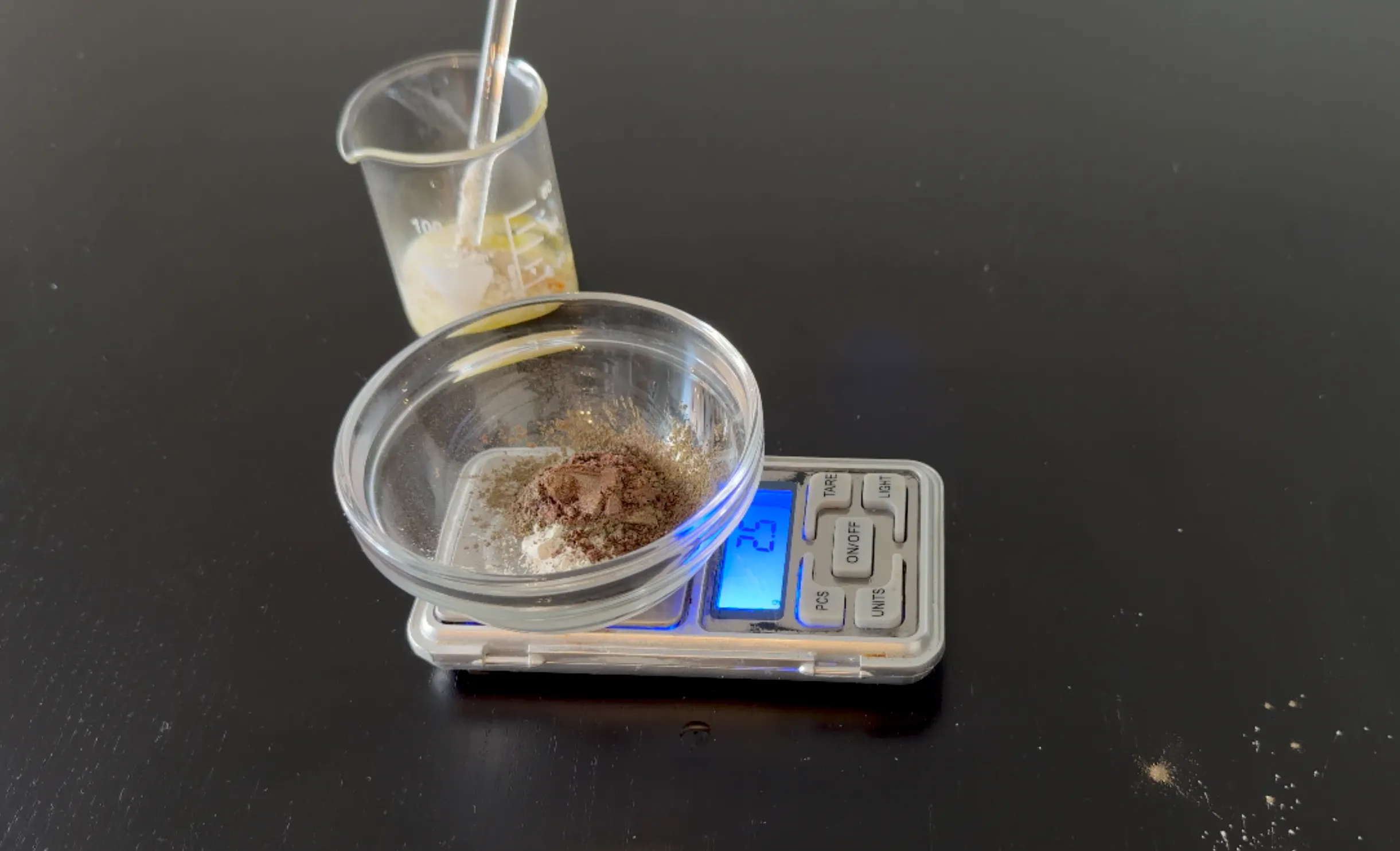 Mixing the color powders