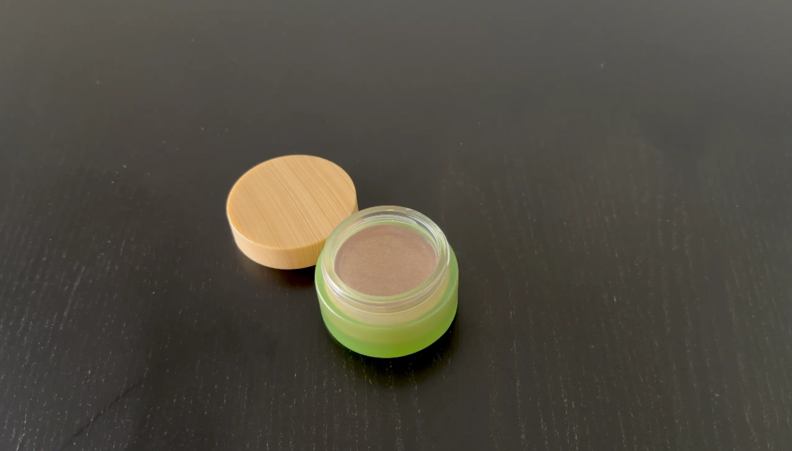 The eyeshadow setting in the jar