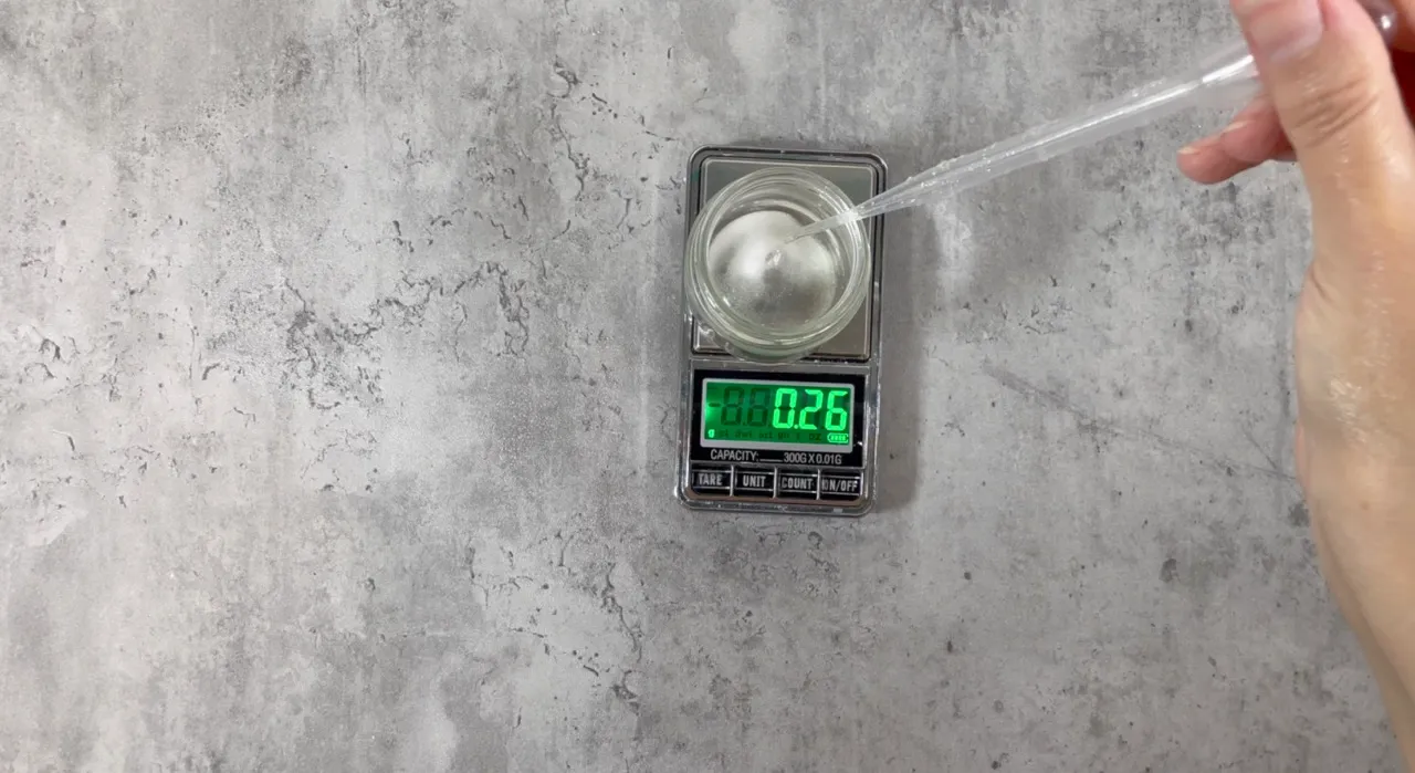 Hyaluronic Acid and Vitamin C Face Serum — step 11
