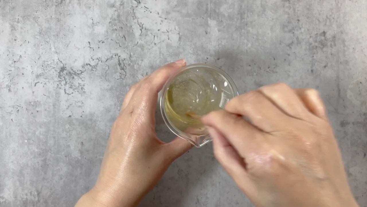 Hyaluronic Acid and Vitamin C Face Serum — step 20