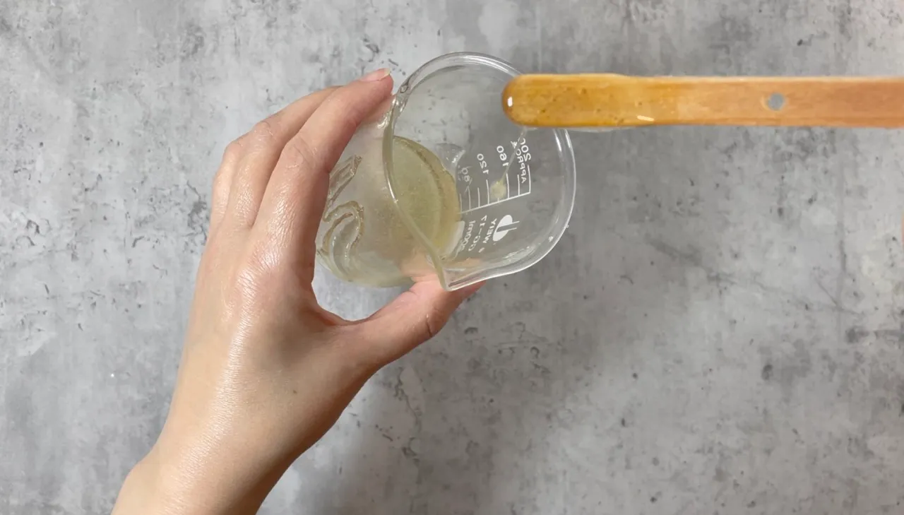 Hyaluronic Acid and Vitamin C Face Serum — step 21