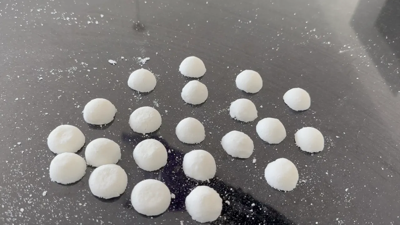 Retainer Cleaning Tablets — step 3