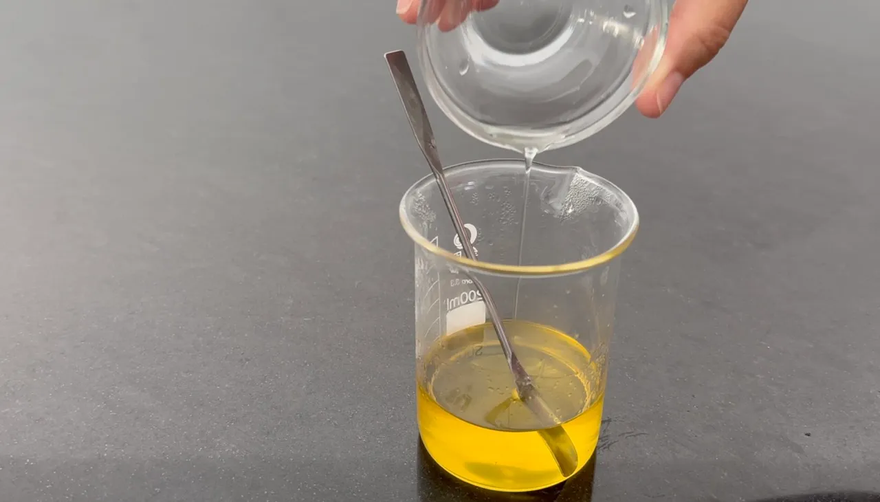 Summer Lip Balm Coconut Oil-Free — step 16