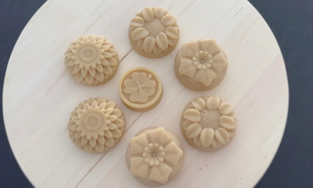 Oats Body And Face Soap — step 4
