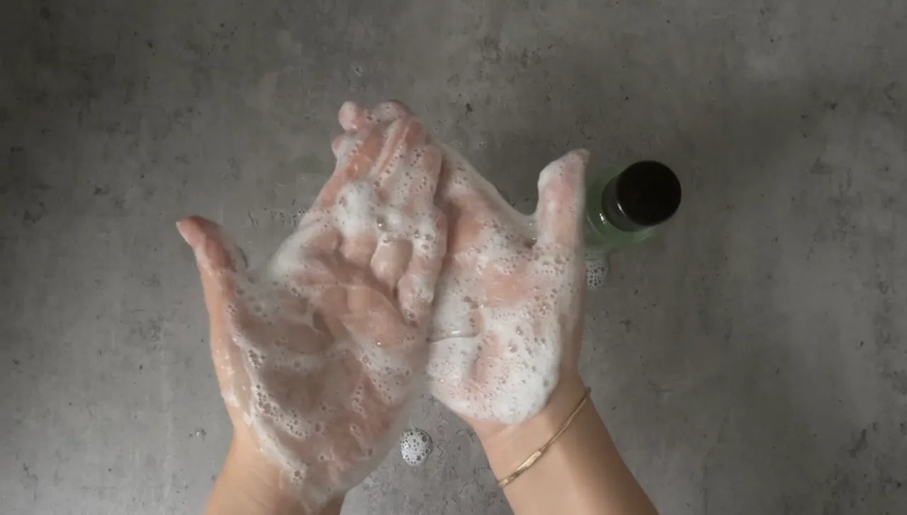 Refreshing Shampoo For Oily Hair — step 1