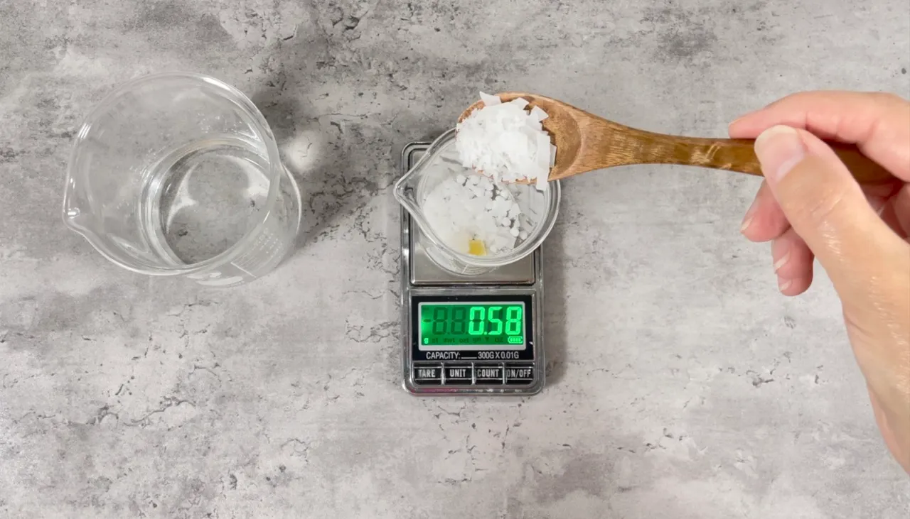 Roll-on Deodorant with Zinc Ricinoleate — step 10