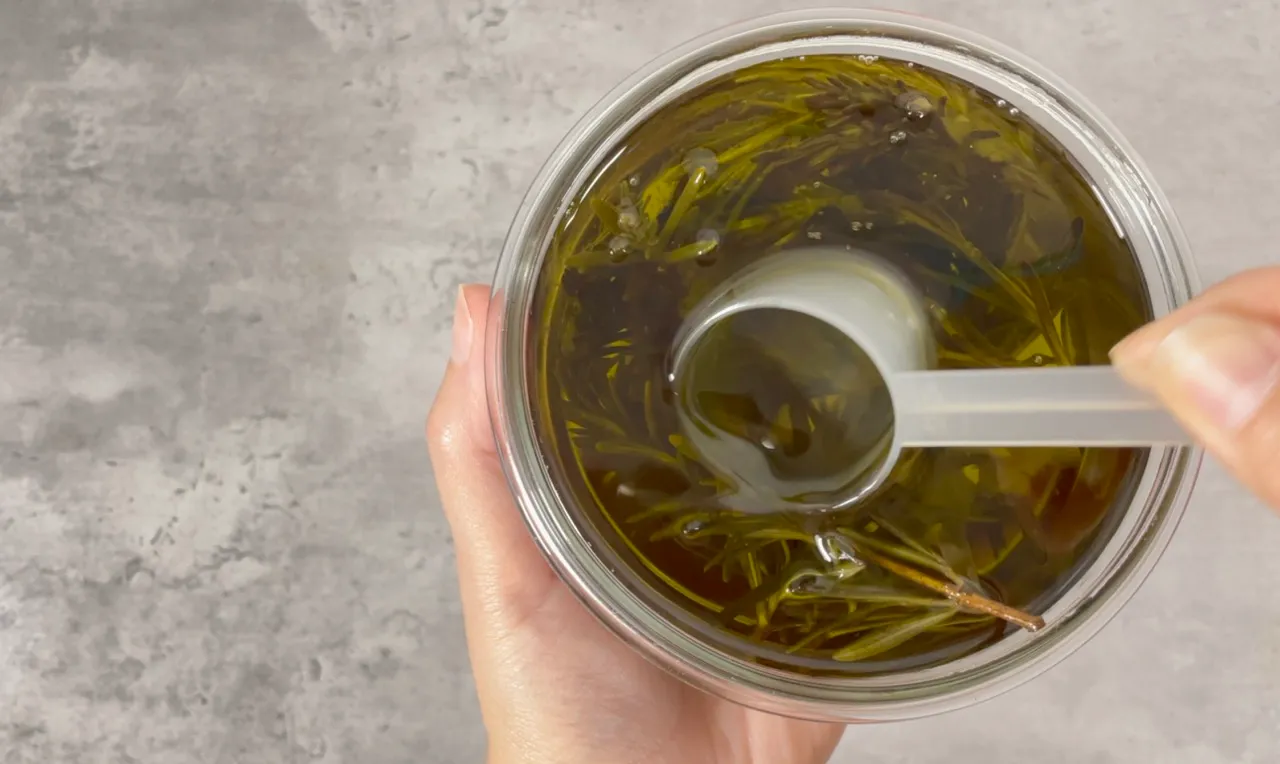 Roll-on Deodorant with Zinc Ricinoleate — step 2