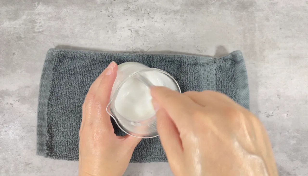 Roll-on Deodorant with Zinc Ricinoleate — step 23