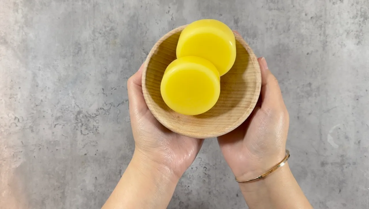Solid Conditioner Bar For Damaged Hair — step 2