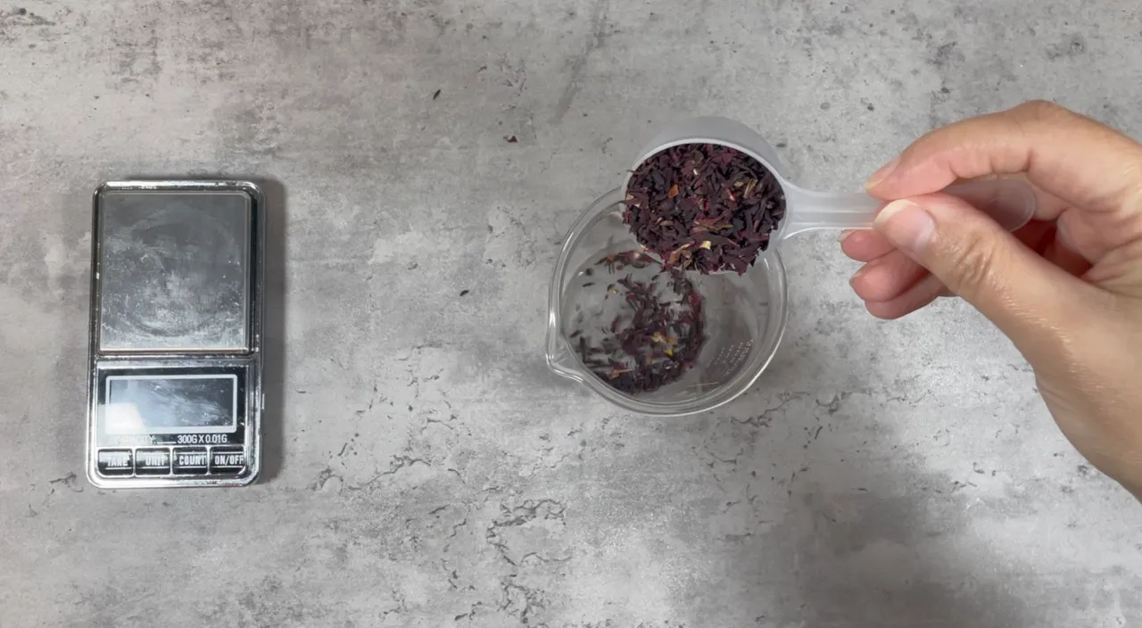 Moisturizing Hibiscus Shower Gel — step 3