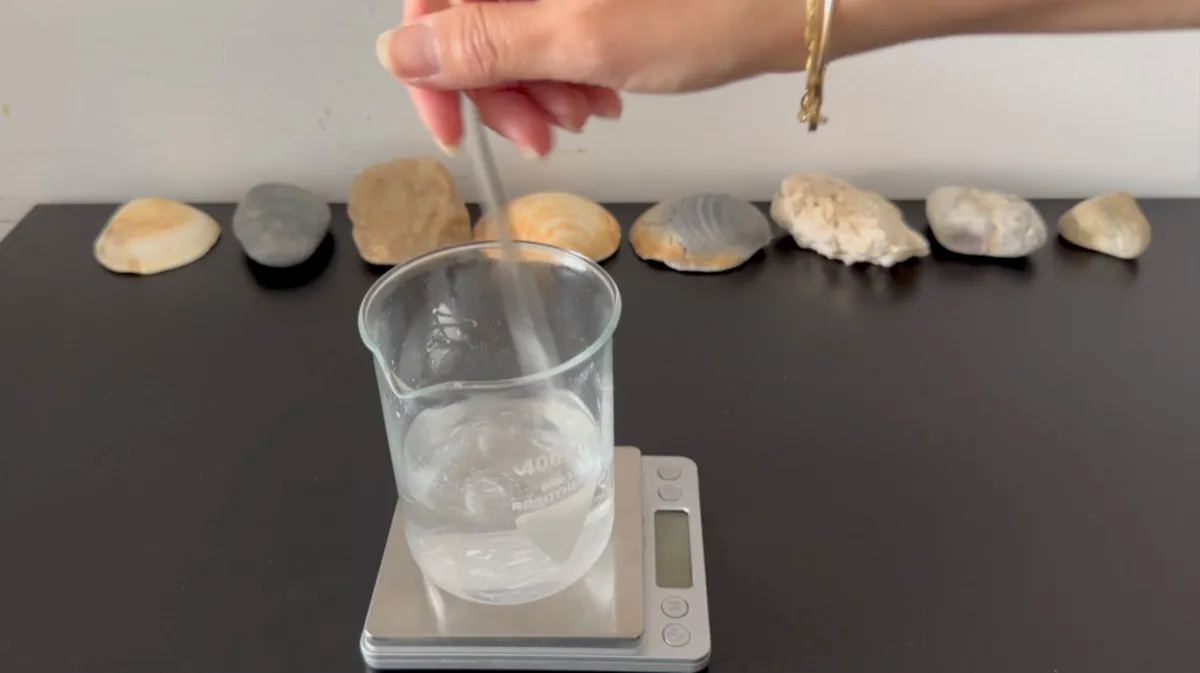 Succinic acid dissolving