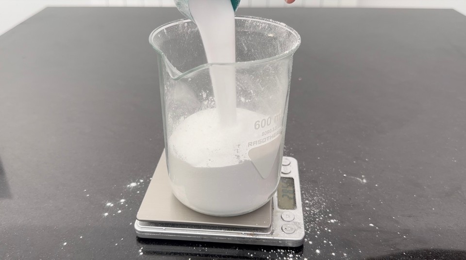 POURSHAMPOO11
