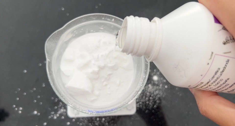 POURSHAMPOO12